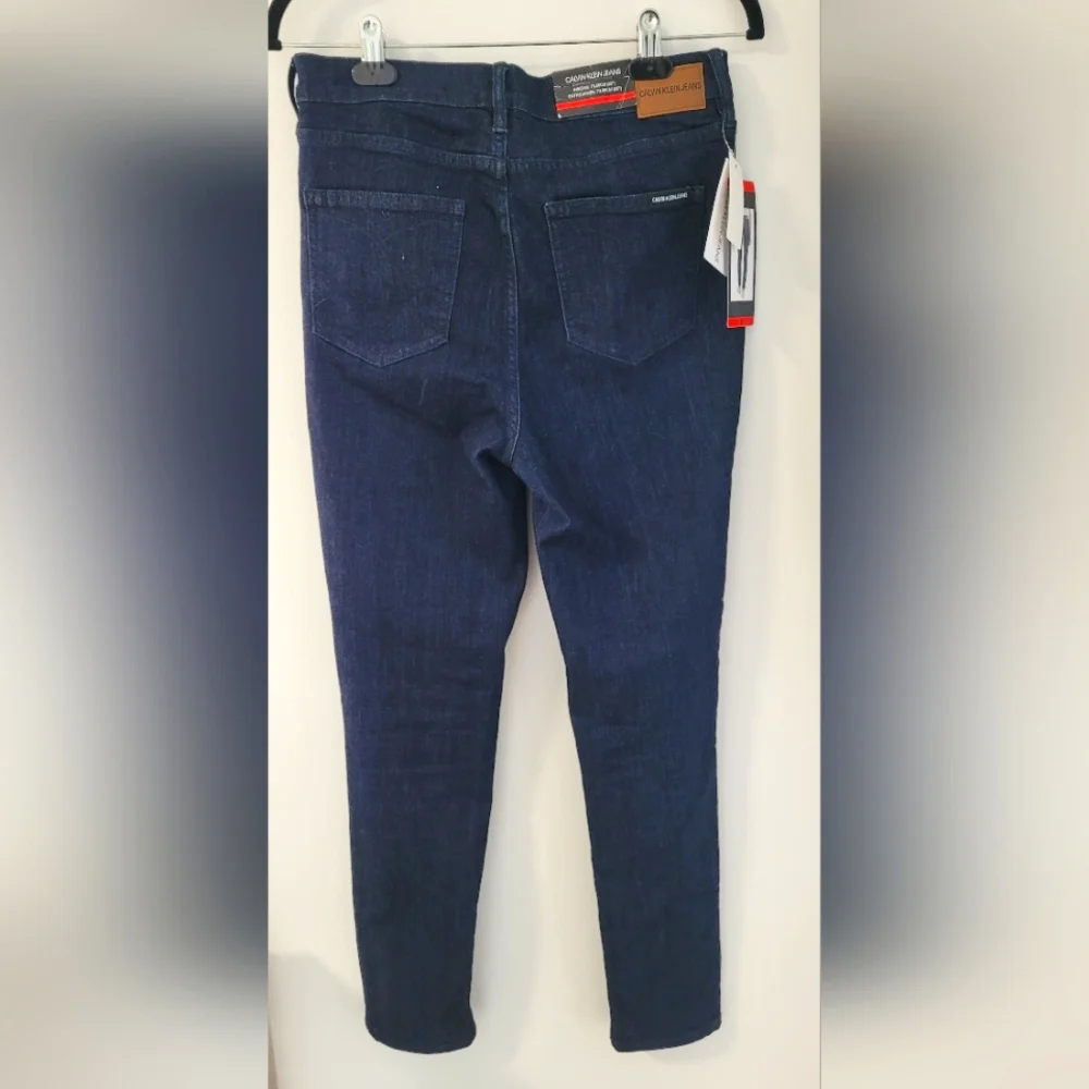 Calvin Klein high wise jeans. Size 8 - Picture 2 of 4